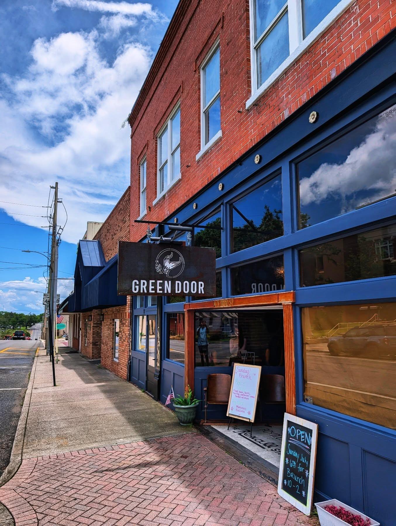 So excited to come try out this new Brunch happening at greendooron8th on Broad St in Brooksville. I ordered the Chicken & Waffles so I'll show you how they were.

#experiencebrooksville #brooksville #brooksvilleflorida #goandexperience #realsultant