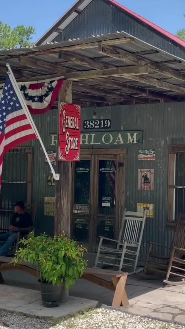Feeling old-fashioned? Step back in time at the Richloam General Store! 

#fladventurecoast #floridatravel #lovefl #florida #generalstore #richloam