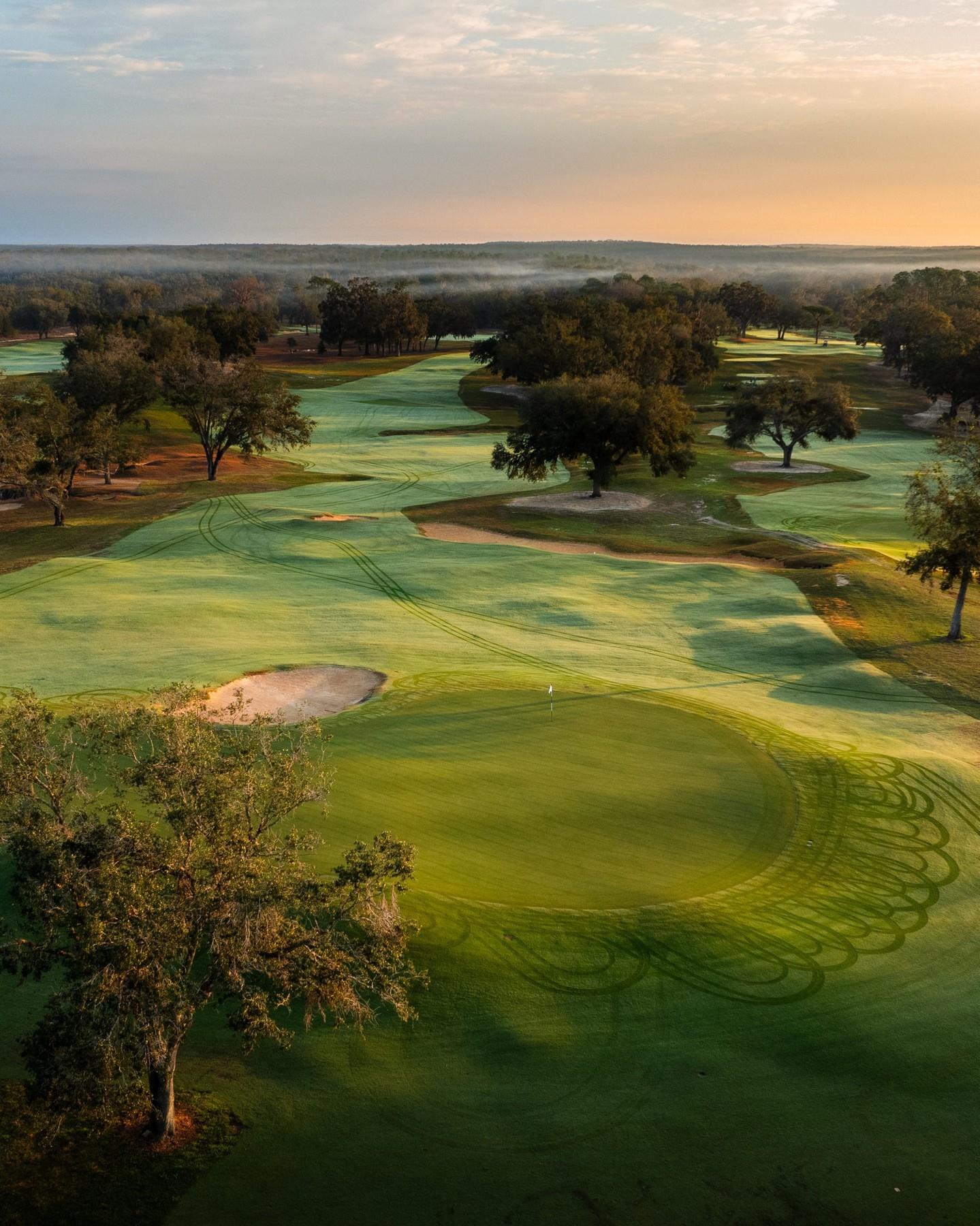Great golf deserves a great setting. Discover sweeping vistas and fairways framed with ancient oaks at Cabot Citrus Farms. 

#Cabot #CabotCitrusFarms
