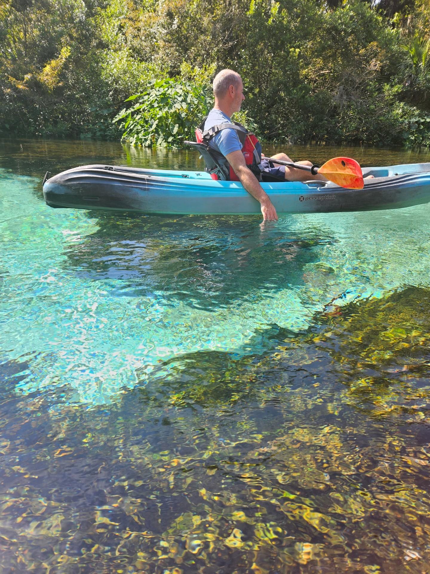 Exploring new waters and soaking in the sunshine! 🚣‍♂️ Adventure is out there, and today it's on this beautiful river. #AdventureTime #Kayaking #ThrillSeeker