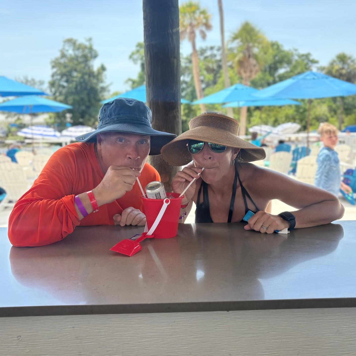 Even teachers enjoy their summer here 😎🍹 Sun hats on, lesson plans forgotten, and the only thing on the schedule is sipping from a beach bucket.

📍What’s your favorite way to cool off at Weeki Wachee Springs?