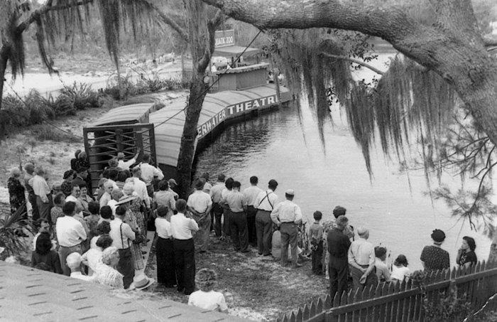 🌊✨ On this day in 1947, Weeki Wachee Springs first opened to the public — inviting visitors to witness the magic beneath the surface! 🧜‍♀️💦 For more than seven decades, our mermaids have enchanted audiences and made Weeki Wachee a true Florida treasure. 💙 #OnThisDay #WeekiWacheeSprings #FloridaHistory #MermaidMagic #FloridaAdventure
