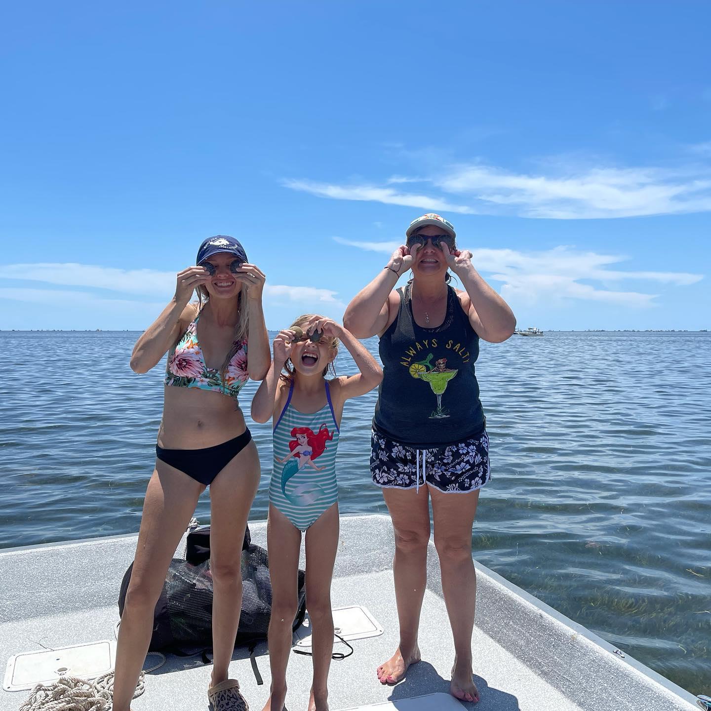 Scallop eyes 👀 
.
.
.
.
#scallops #thelittlemermaid #summer #funinthesun #family #boat #boatlife #flatsboat #scallopcharter #captain
