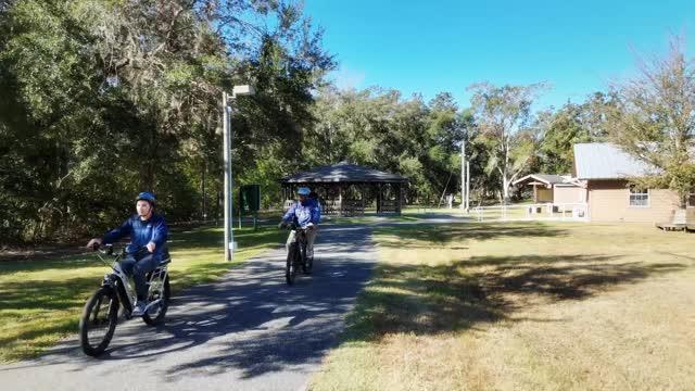 🚴‍♀️✨ Explore Florida’s Adventure Coast with ease! Croom Hill Bike Rentals offers electric bikes perfect for cruising the scenic trails of the Croom Forest and beyond. Whether you’re seeking adventure or a leisurely ride, their e-bikes make every journey a breeze. 🌳⚡Ready to roll? #fladventurecoast #hernandocounty #floridatravel #florida #wanderlust #brooksville #travel #ElectricBike