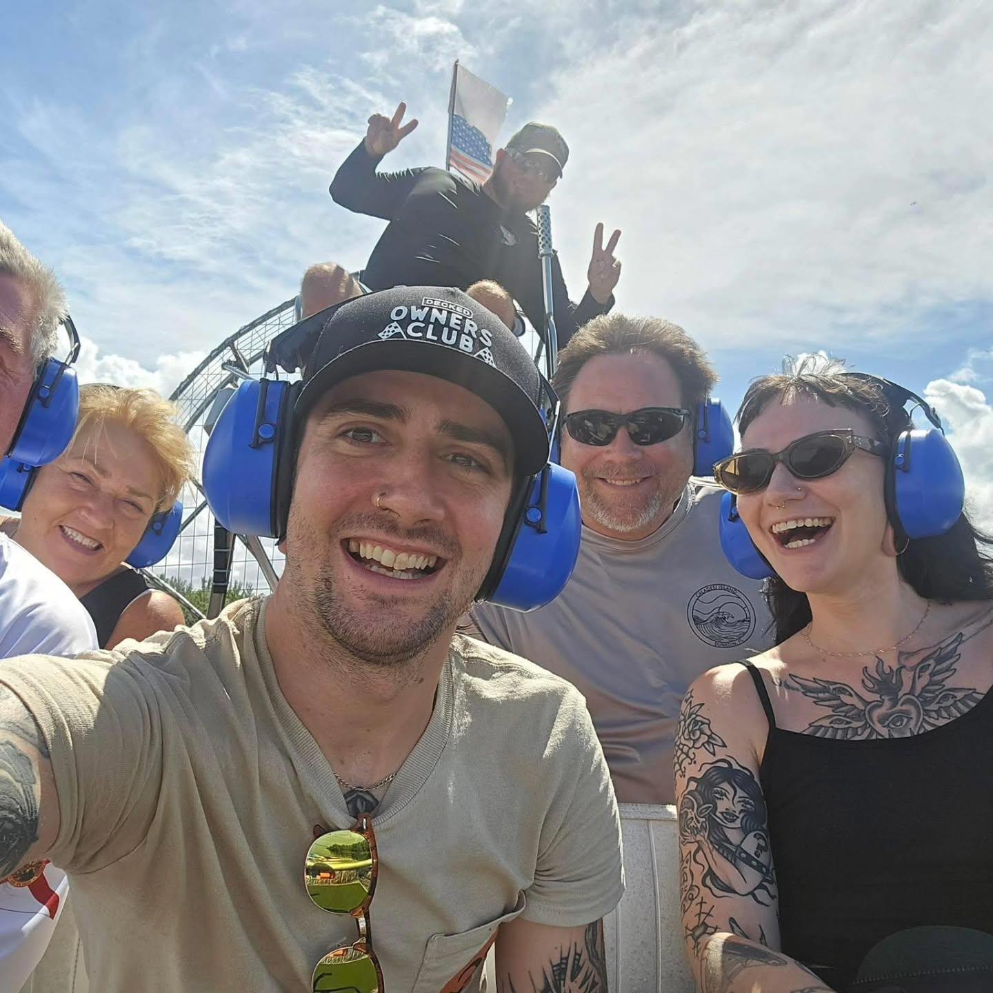 Everyone give weeki_wachee_waterman aka. "Captain windy bottoms " a Happy Birthday and book a trip with him today for a good time! Www.lightlinesgoodtimes.com