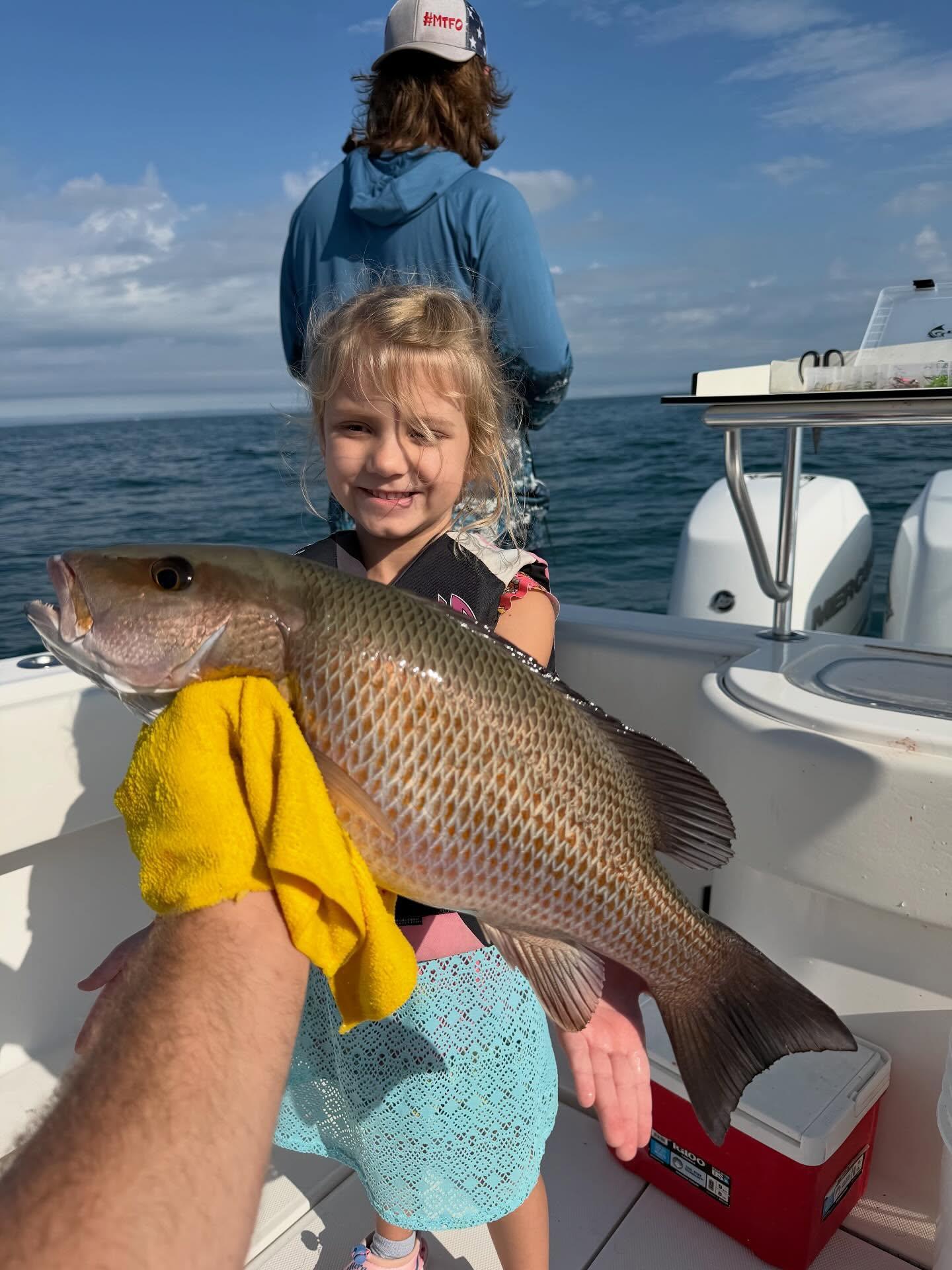 Nice snapper for Ryder !!! She was a natural born angler !!
#kidsfishing #thunderfishingco #mercuryoutboards #charterfishing #shimanoreels #naturecoast #hernandobeach #bentrods