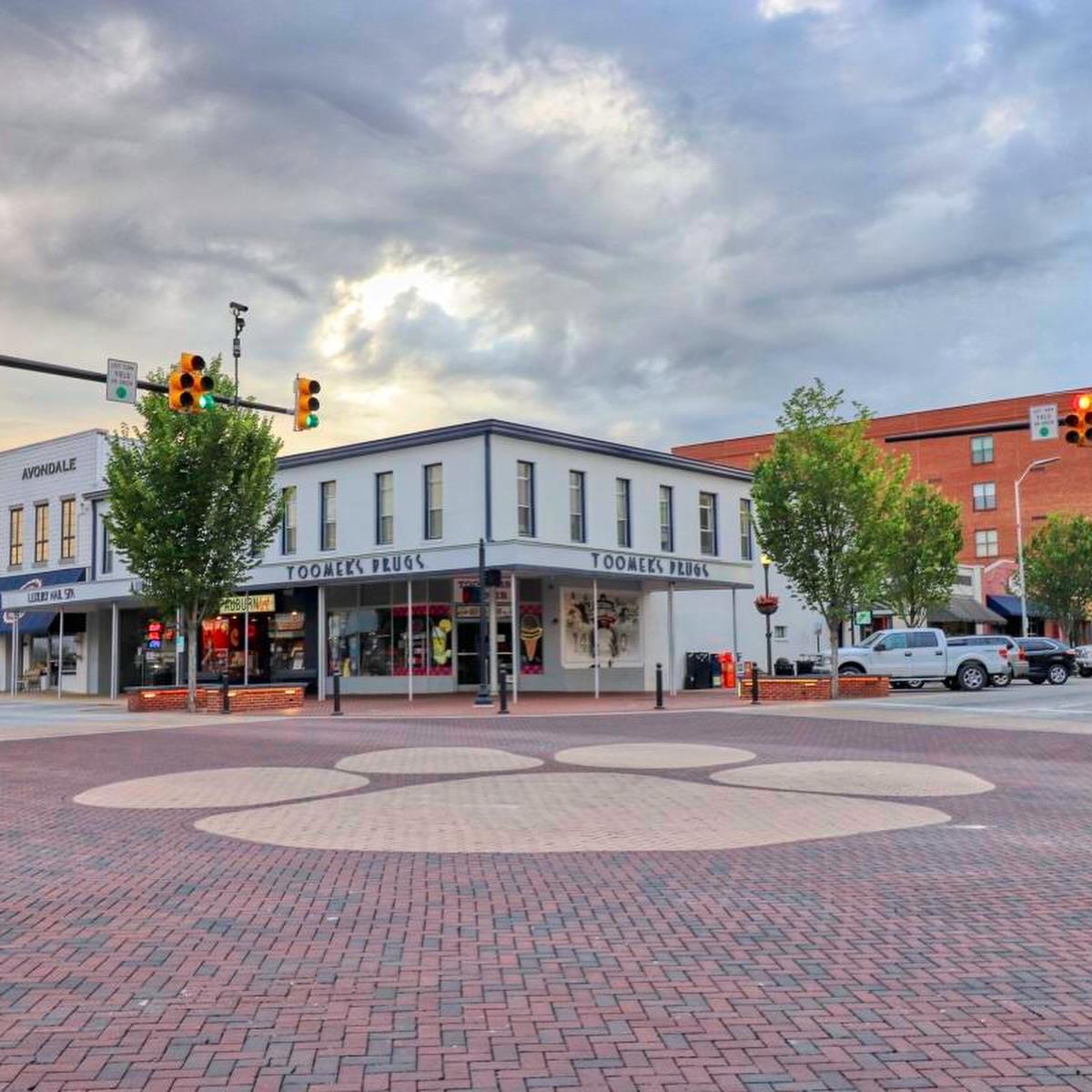It’s the final home game weekend for the 2024 football season! 
Don’t miss out on all of the gameday festivities such as Come Home to the Corner in downtown Auburn tonight from 6-10 p.m., Football Fans and Feathers tonight at 4 p.m., and Auburn Football vs. Texas A&M tomorrow at 6:30 p.m. War Eagle!

#auburnopelika #auburnfootball #downtownauburn #wareagle #auburnraptorcenter #footballfansandfeathers #secgameday #finalhomegame #comehometothecorner #gamedayfun