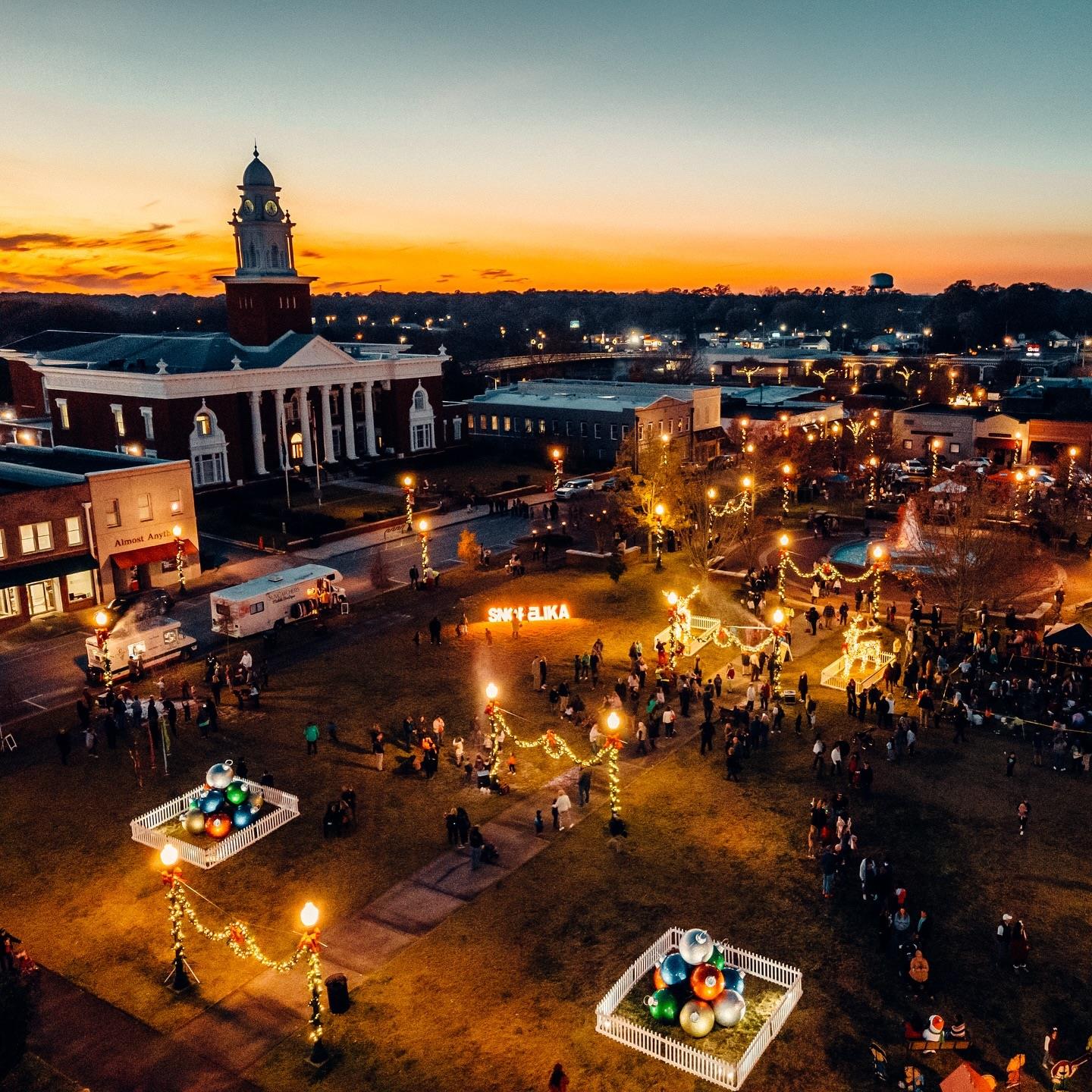 We’re making spirits bright here in Auburn-Opelika with a full list of holiday festivities for you and your family to enjoy! From parades to 5Ks to one of the largest gingerbread villages in the Southeast, there’s something for every crew. Check out the link in our bio for the full list of holiday happenings! 

#auburnopelika #christmastime #downtownopelika #downtownauburn #heydayholiday #reindeerexpress #santa #holidayhappenings #jinglejog #snopelika #christmasparade