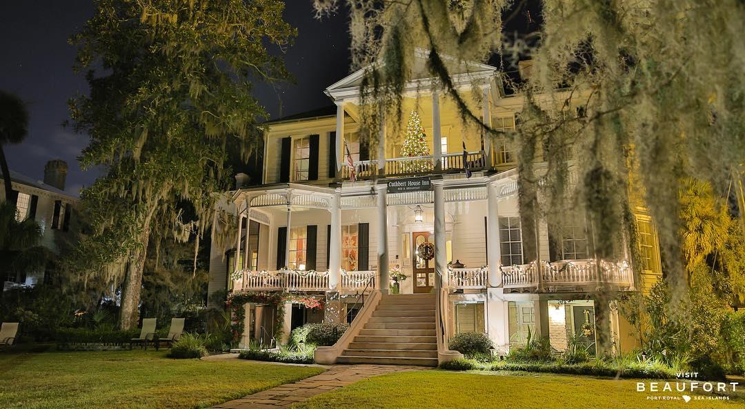 The @cuthbert_house_inn decked out for #Christmas! #luvbft #beaufortsc