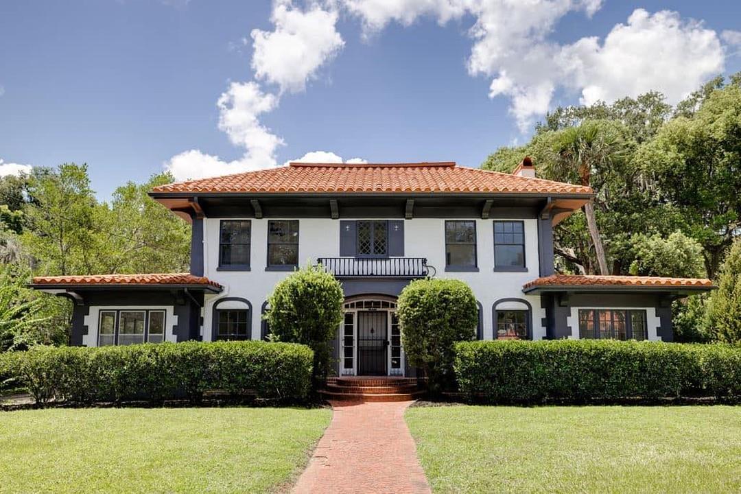 We had the opportunity to get a sneak peek at DeLand's newly renovated Italian Renaissance-inspired event and wedding venue!
Now taking bookings! Contact @villafestaflorida to take a tour. 

#destinationwedding #WestVolusiaWeddings #visitwestvolusia #oldfloridanewvibe