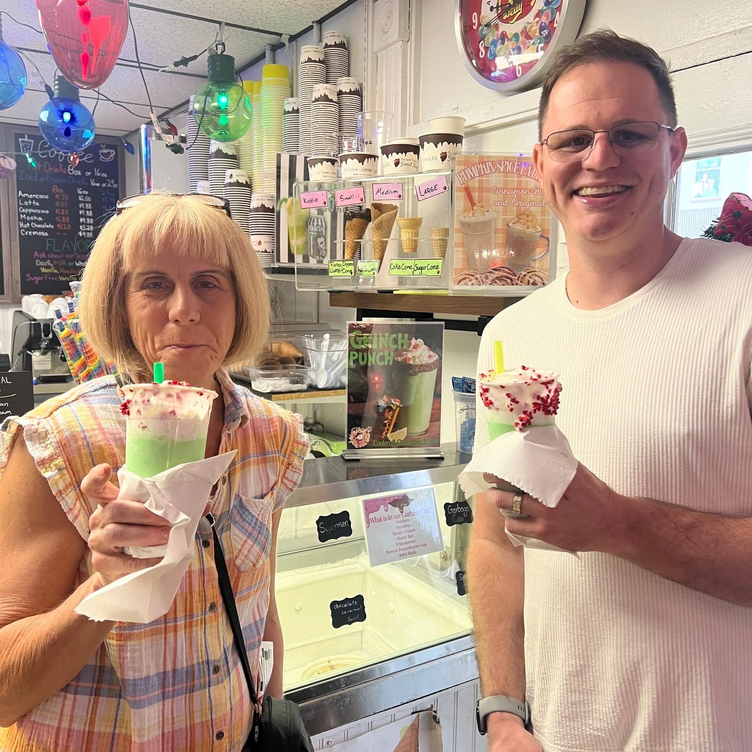 CoolCraft Christmas is here, and we already have visitors hitting some of our CoolCrafters like @patandtonissweetthings for their Grinch Punch! 

Learn more about each of this year's CoolCraft Christmas beverages at coolcrafttrail.com/christmas.

#coolcraftchristmas #visitwestvolusia