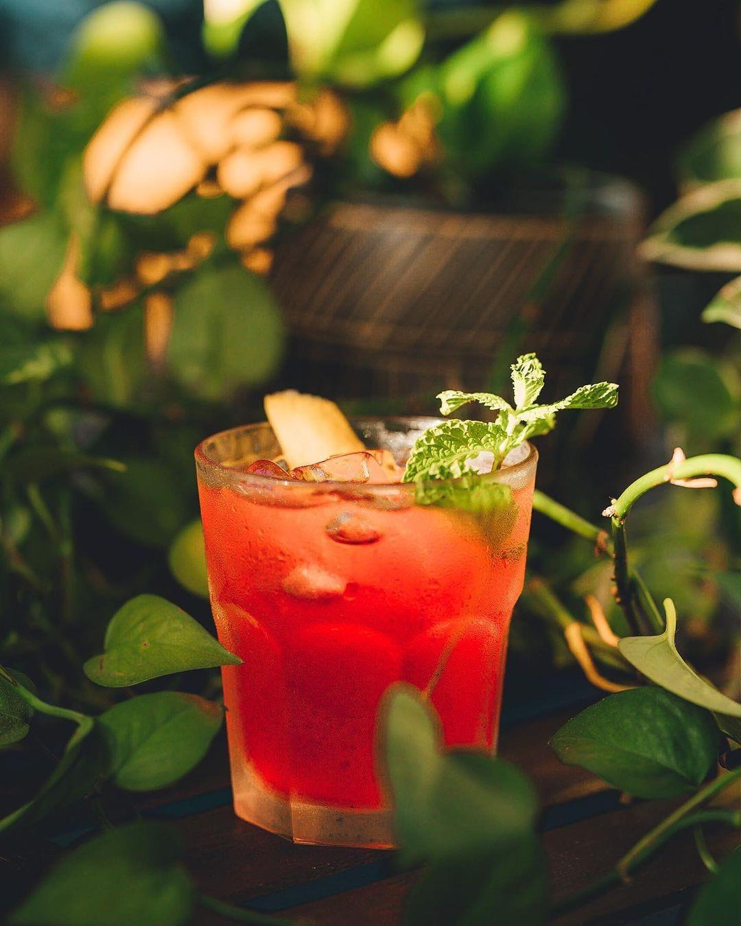 It's National Lemonade Day! 🍋🍋🍋 

Did you know @trilogycoffee on our Cool Craft Beverage Trail not only serves great tasting coffee?? This summer they are putting the squeeze on their own version of lemonade—The Claire is a refreshing drink with J’aime Berries herbal tea from @centroteaco, lemonade and hibiscus lemon blend from @smartfruit. 🤤

📸: @matthew_visuals
🍹: @clairebegalla 

#NationalLemonadeDay #LemonadeDay #lemonade #lemon #CoolCraftTrail #centroteaco #summervibes #summerdrinks #VisitWestVolusia