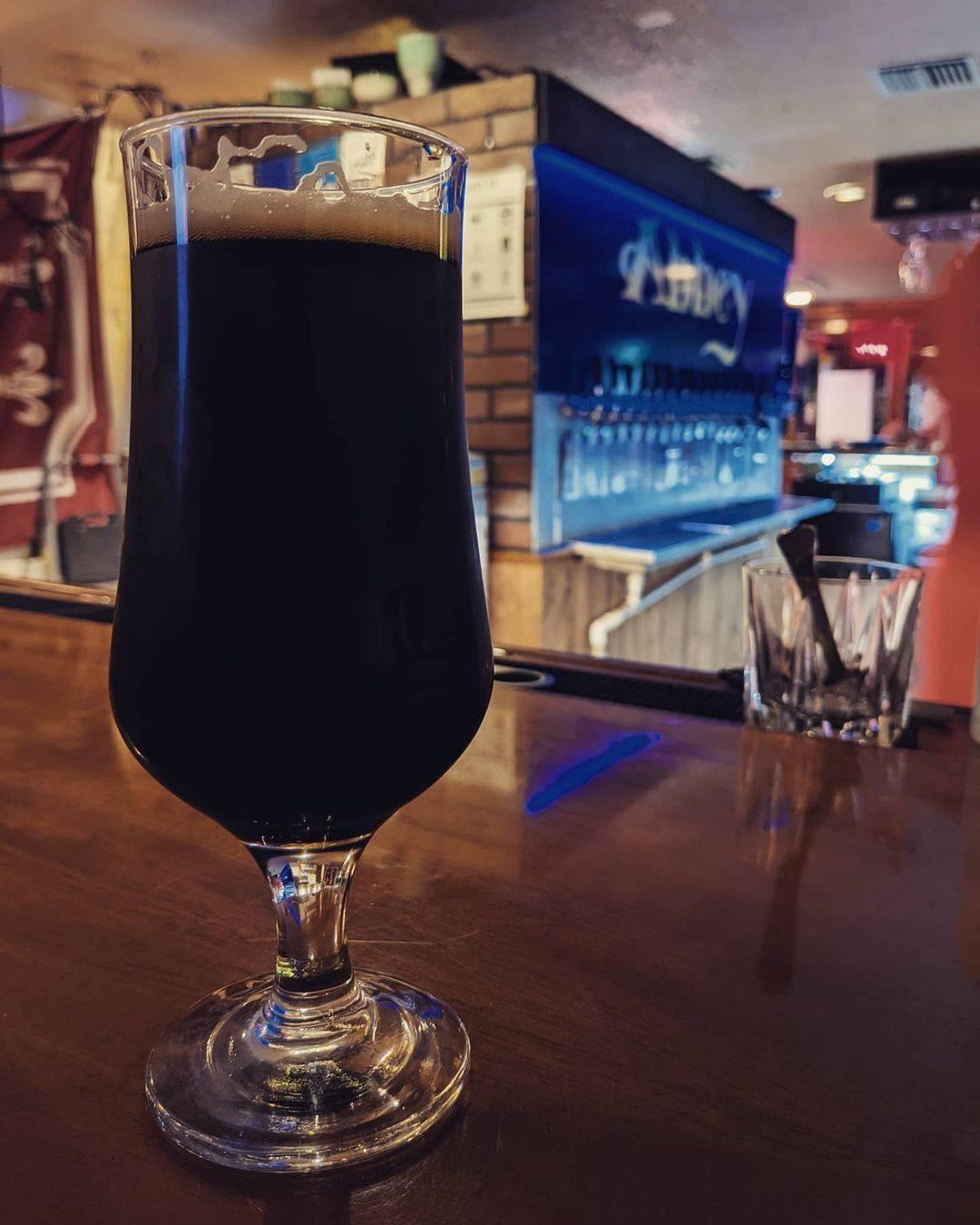 Repost from @paigeinanovel

“I think Abbey is on the #coolcrafttrail for the Meade but I'm a sucker for a porter so here it is 😍”

Mead or Porter, we ❤️Abbey!

📸: paigeinanovel

#coolcrafttrail #abbeybardeland #oddelixirmeads #visitwestvolusia