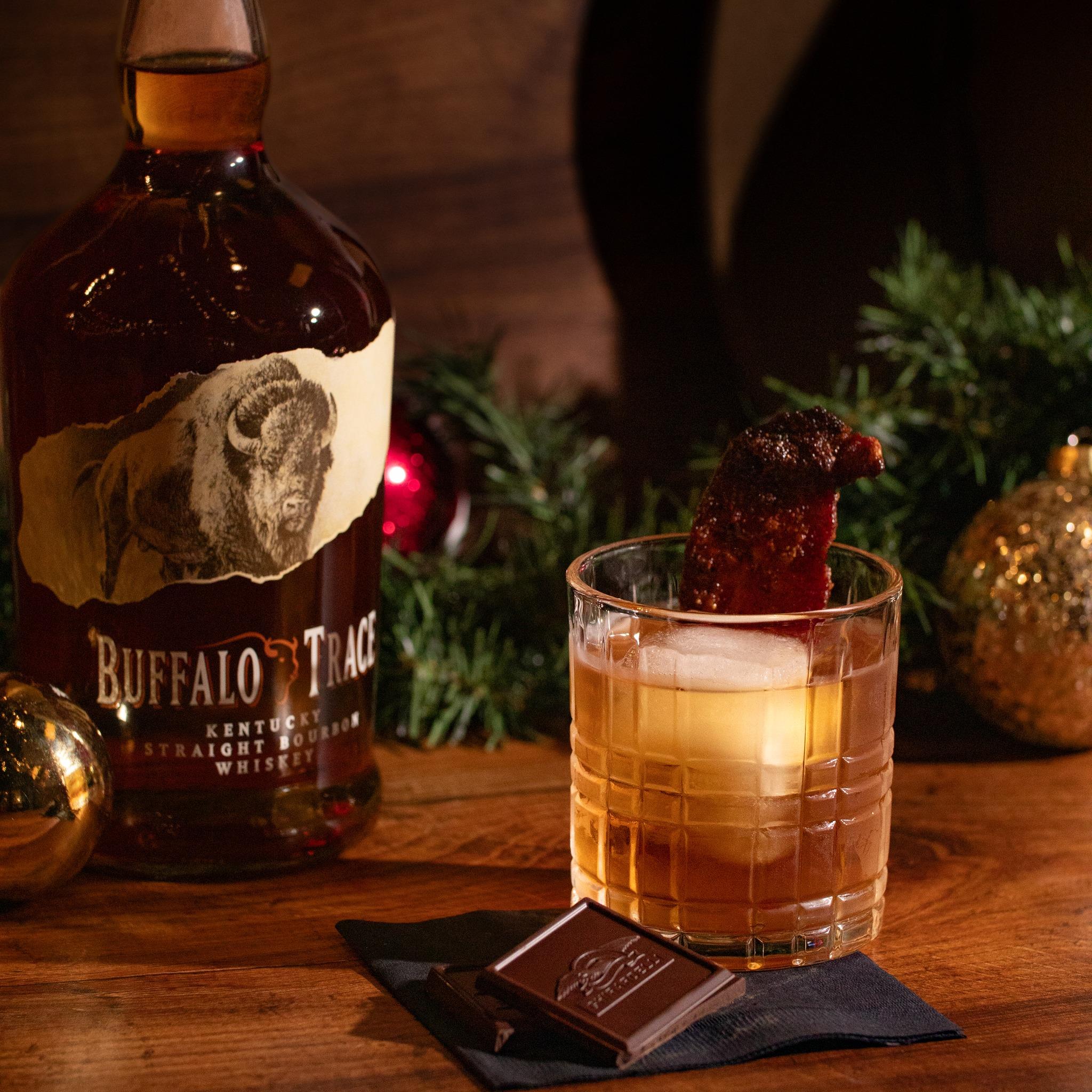 Ho Ho Howdy Do, Pardner! Get roped into trying The Lounge at the Artisan Hotel Downtown's Maple Bacon Old Fashioned. 

This daring twist on tradition features Buffalo Trace, organic maple syrup, chocolate bitters, and candied bacon – a true taste of the wild west! 🥓🥃 

📸:@stephkingeryphotography 
🎅🏻: coolcrafttrail.com/christmas
#CoolCraftChristmas #SippinWithSheriffSanta