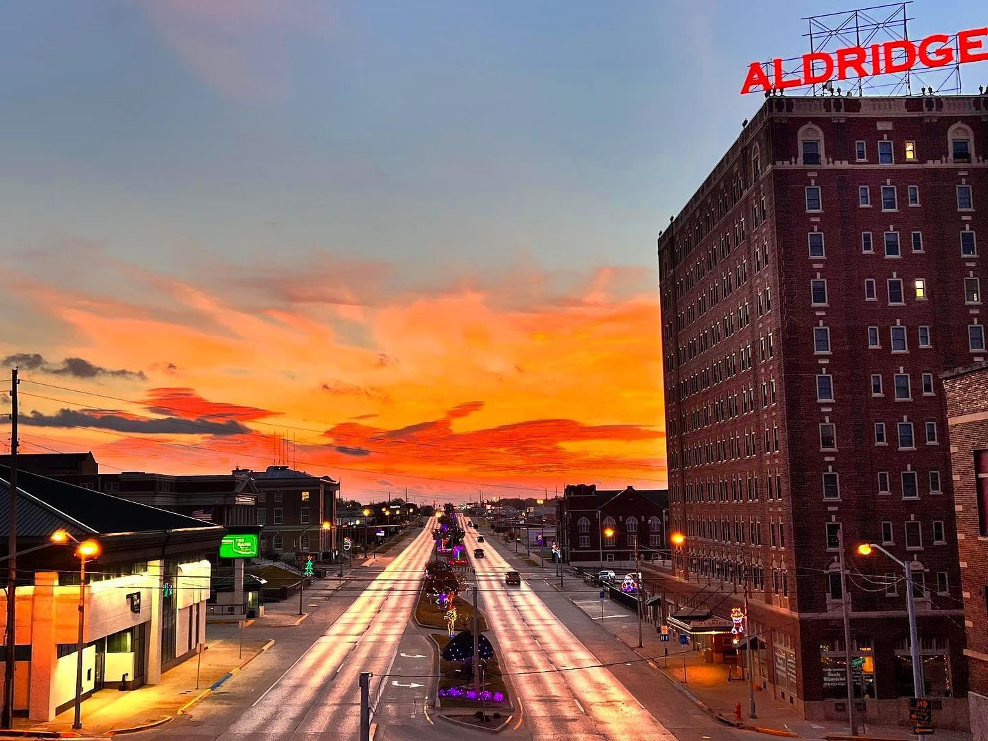 #mcalestermondays #mymcalester #McOK #mcalester #mcalesteroklahoma #mcalesterok #oklahomasky #oklahoma #beauty #colors #likeapainting🎨 #likeapaintinginthesky #sunrise