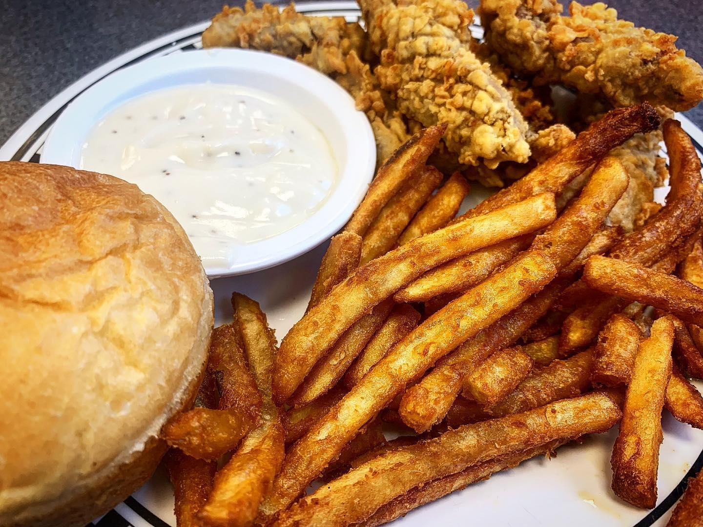 #foodfriday #mymcalester #discovermcalester #exploremcalester #comfortfood #delicious #countryeating #dinerfood #dinerdriveinsanddives #mcalester #mcalesterok #travel #tourism #travelok #discoverok #oklahomatoday #food #foodstagram #eat #yummy #steakfingers #steakfingersandgravy #goodeats